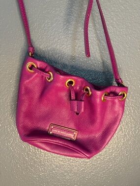 Marc by Marc Jacobs Women's Fuchsia Leather Drawstring Crossbody